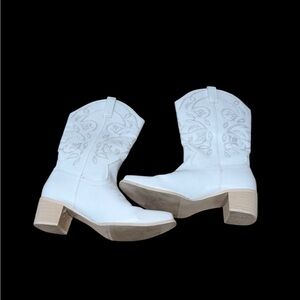 IUV brand white western cowboy boots for women mid calf size 8